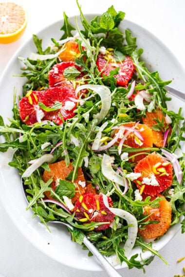 This cheerful fennel orange salad recipe is made with shaved fennel, juicy oranges, arugula, mint, and a simple citrus vinaigrette. Vegan-adaptable, Gluten-free.